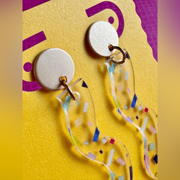 New Clear Acrylic w/ Multicolor Confetti Print Retro 80s Style Earrings - 2.55” - Picture 3 of 6